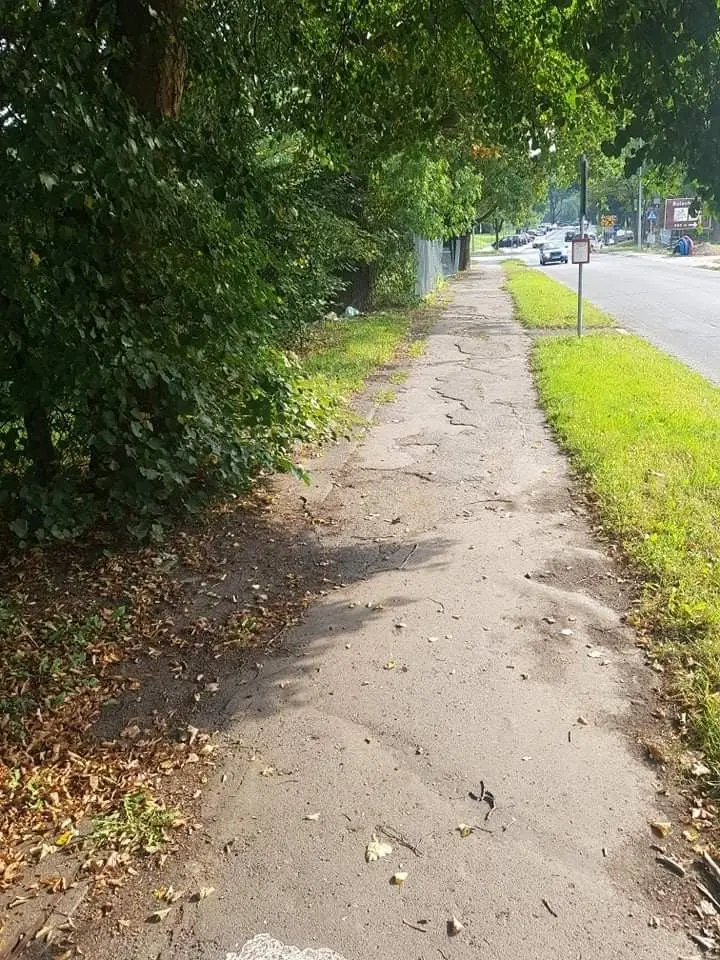Chodnik przy pl. Piastowskim w Bolesławcu