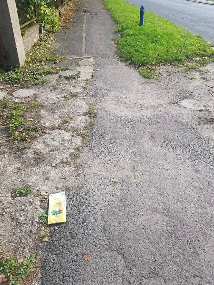 Chodnik przy pl. Piastowskim w Bolesławcu