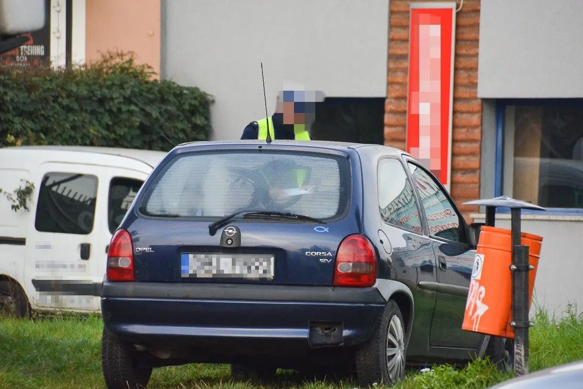 Zderzenie dwóch aut koło wiaduktu w Bolesławcu