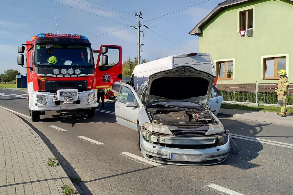 Dwoje dzieci poszkodowanych w wypadku na drodze do Iwin