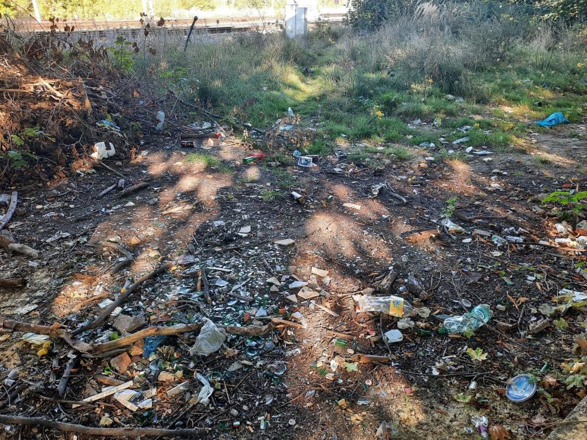 Bałagan przy dworcu PKP w Bolesławcu