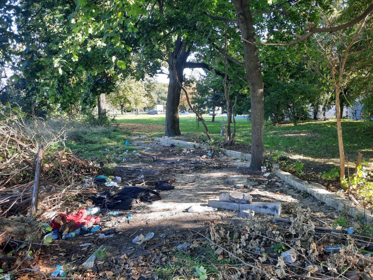 Bałagan przy dworcu PKP w Bolesławcu