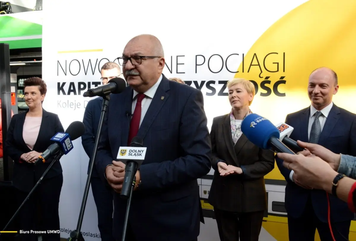 Nowoczesny pociąg hybrydowy wjechał na dolnośląskie tory