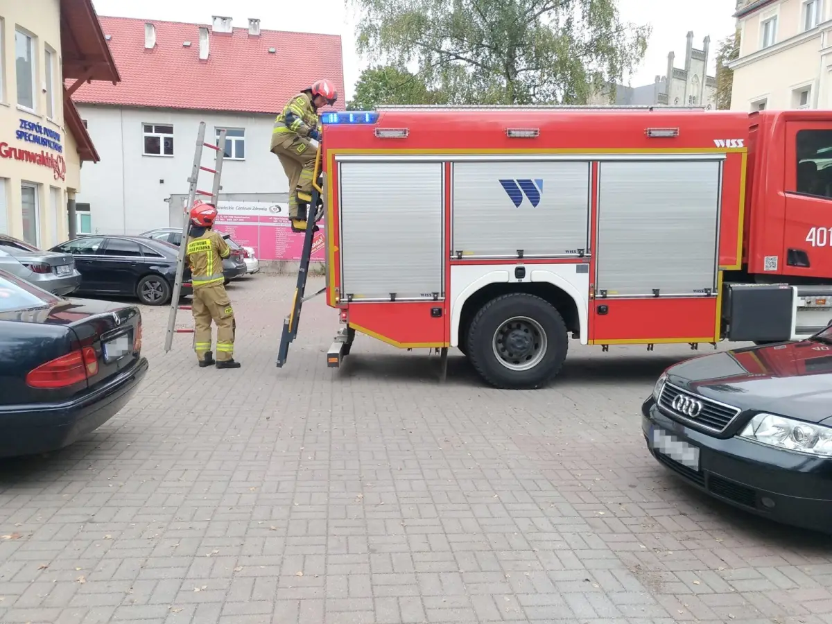 Akcja straży pożarnej przy ul. Grunwaldzkiej w Bolesławcu