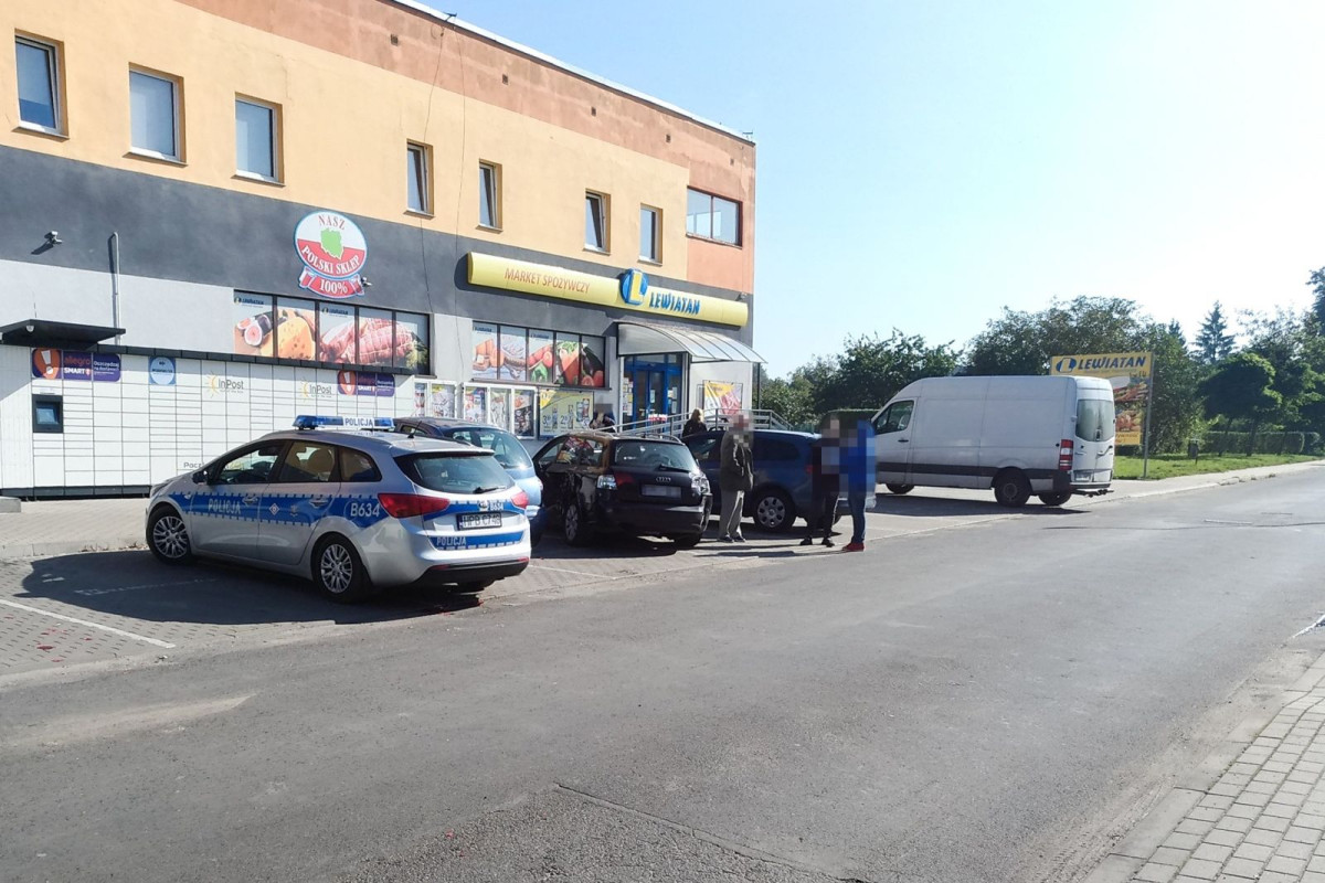 Zderzenie dwóch pojazdów przy ulicy Łasickiej w Bolesławcu