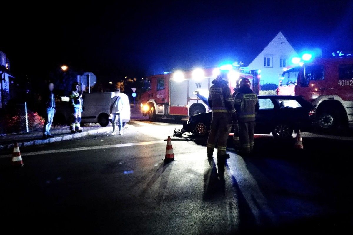 Zderzenie dwóch aut na skrzyżowaniu Staszica z Góralską