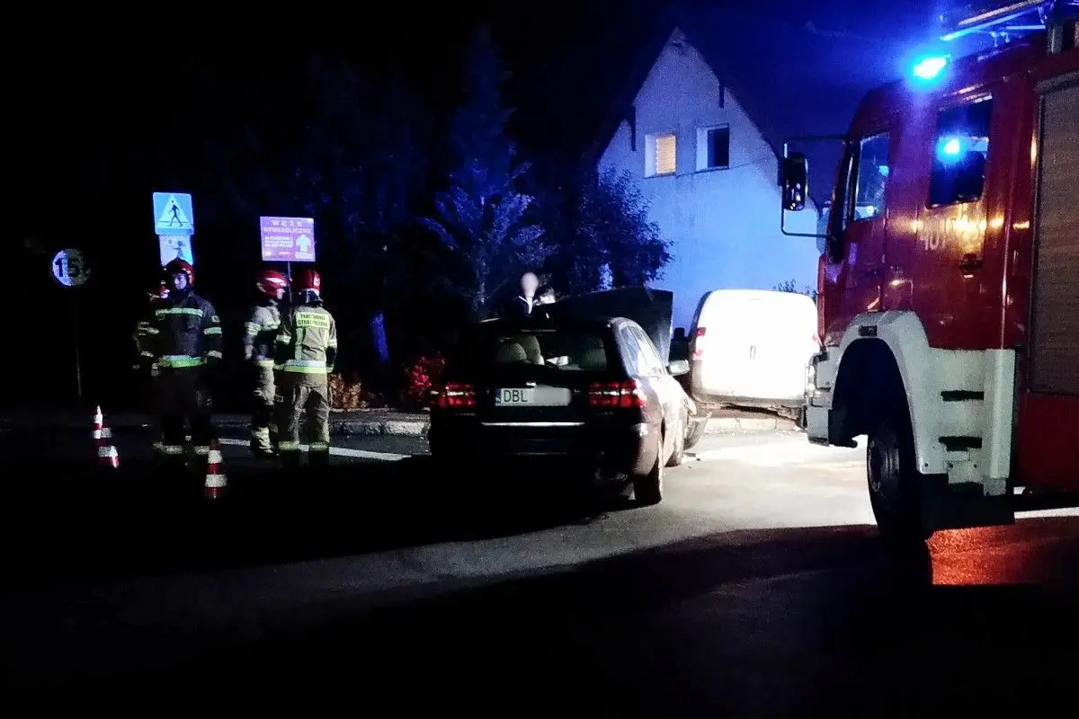 Zderzenie dwóch aut na skrzyżowaniu Staszica z Góralską
