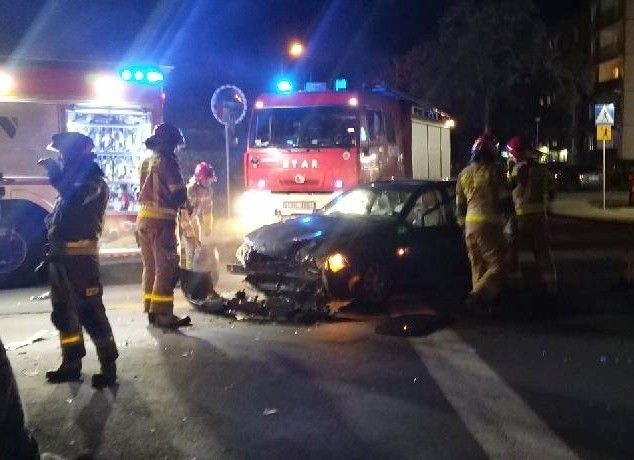 Zderzenie dwóch aut na skrzyżowaniu Staszica z Góralską