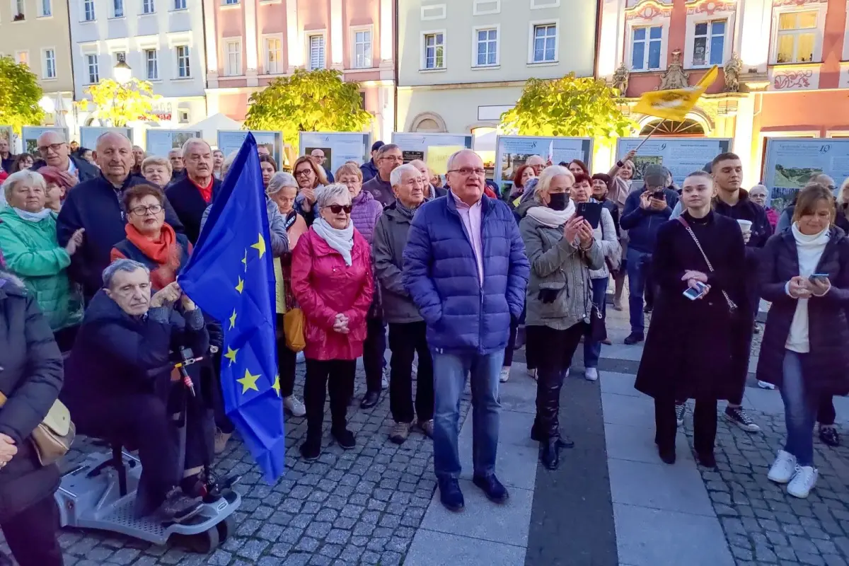 Protestują na bolesławieckim Rynku, nie chcą polexitu