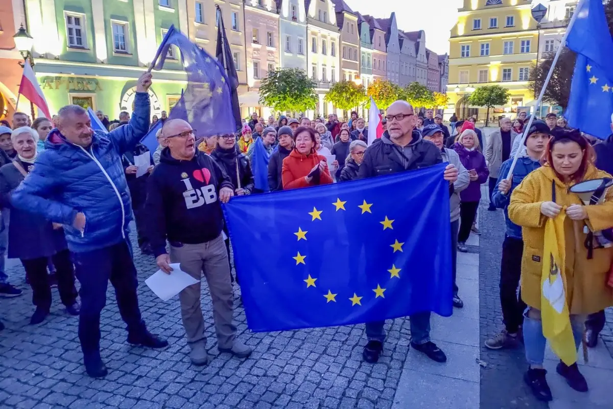 Protestują na bolesławieckim Rynku, nie chcą polexitu