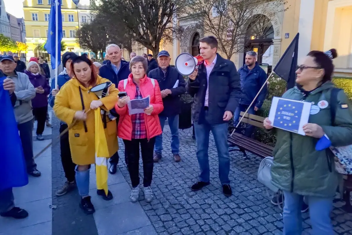 Protestują na bolesławieckim Rynku, nie chcą polexitu