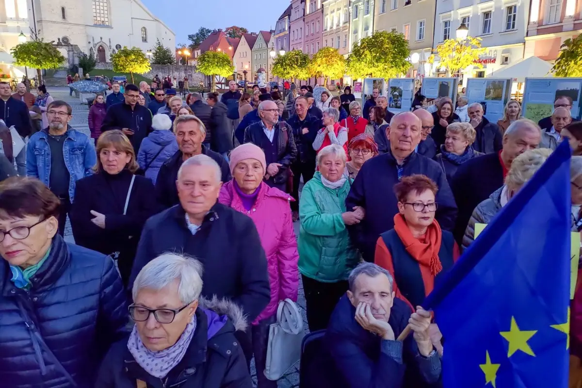 Protestują na bolesławieckim Rynku, nie chcą polexitu