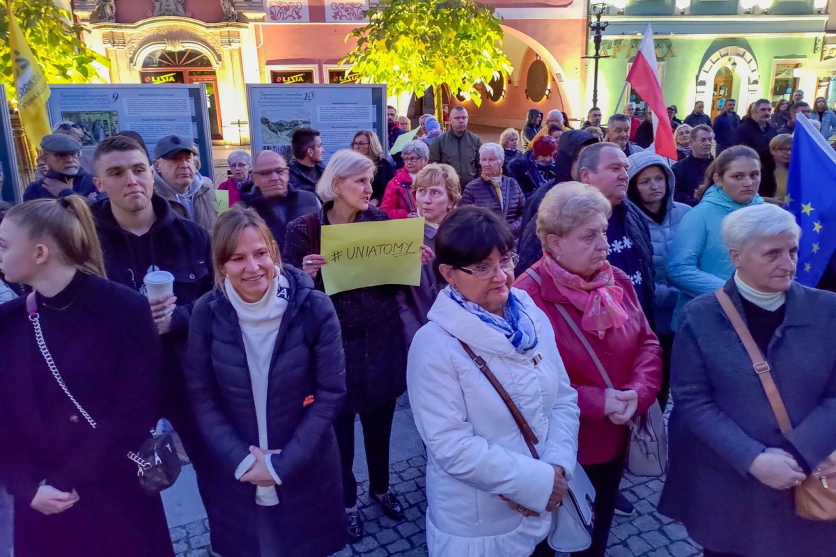 Protestują na bolesławieckim Rynku, nie chcą polexitu
