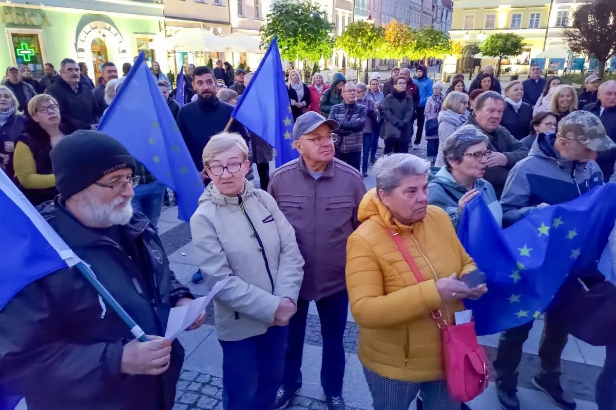 Protestują na bolesławieckim Rynku, nie chcą polexitu