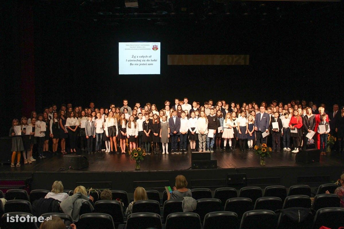 Gala wręczenia nagród najzdolniejszym uczniom i najlepszym nauczycielom