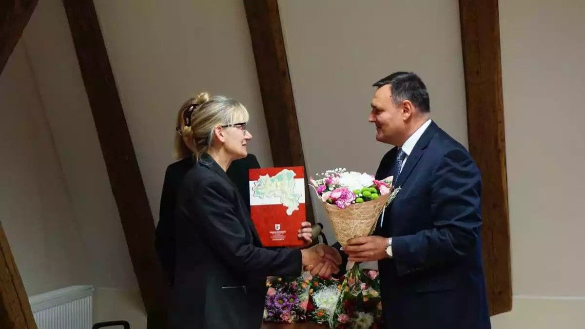 Wyróżniający się nauczyciele z gminy Nowogrodziec uhonorowani