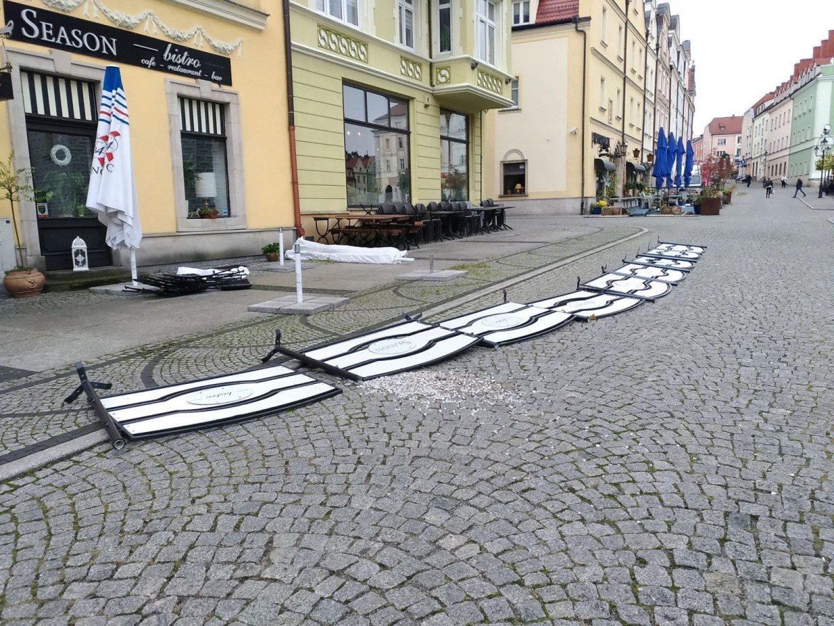 Skutki wichury na bolesławieckim Rynku