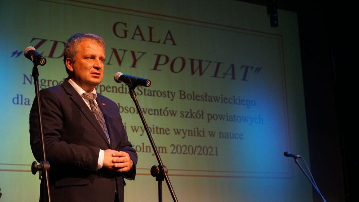 Najzdolniejsi uczniowie w powiecie uhonorowani. Gala „Zdolny Powiat” za nami