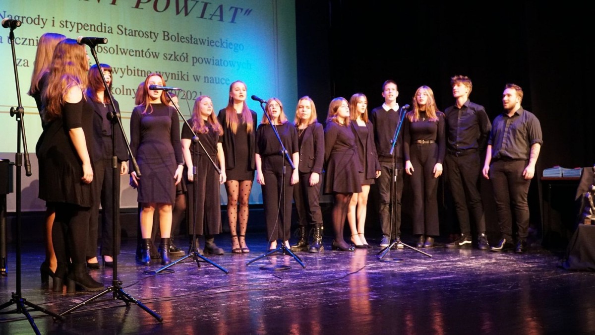 Najzdolniejsi uczniowie w powiecie uhonorowani. Gala „Zdolny Powiat” za nami