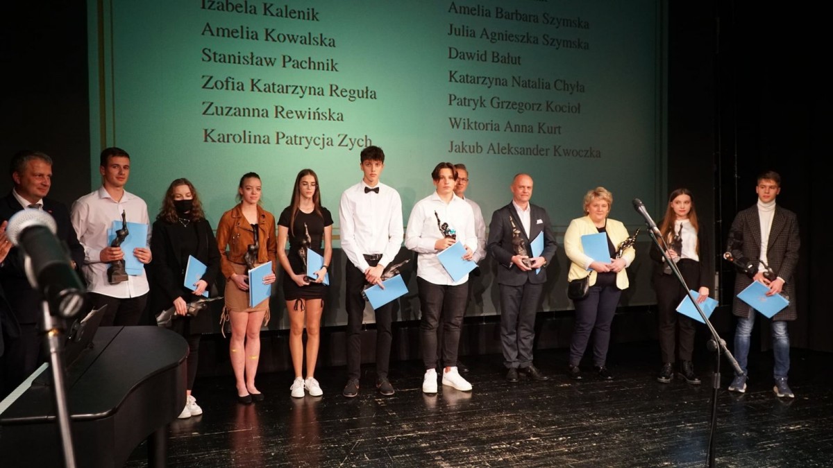 Najzdolniejsi uczniowie w powiecie uhonorowani. Gala „Zdolny Powiat” za nami