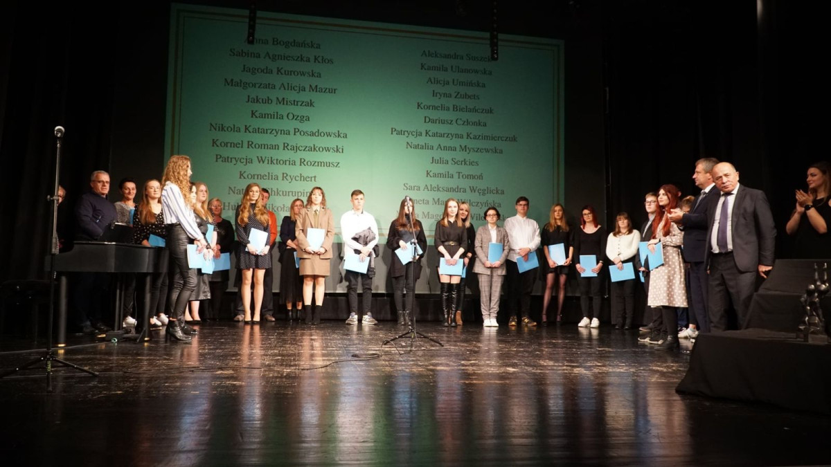 Najzdolniejsi uczniowie w powiecie uhonorowani. Gala „Zdolny Powiat” za nami