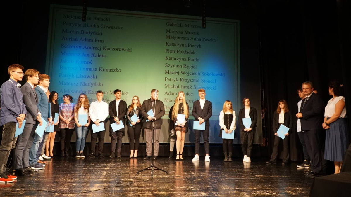 Najzdolniejsi uczniowie w powiecie uhonorowani. Gala „Zdolny Powiat” za nami
