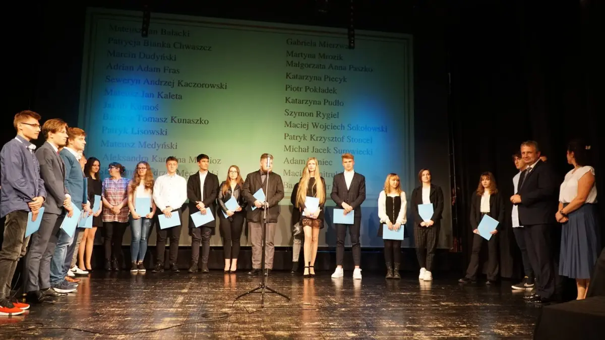 Najzdolniejsi uczniowie w powiecie uhonorowani. Gala „Zdolny Powiat” za nami