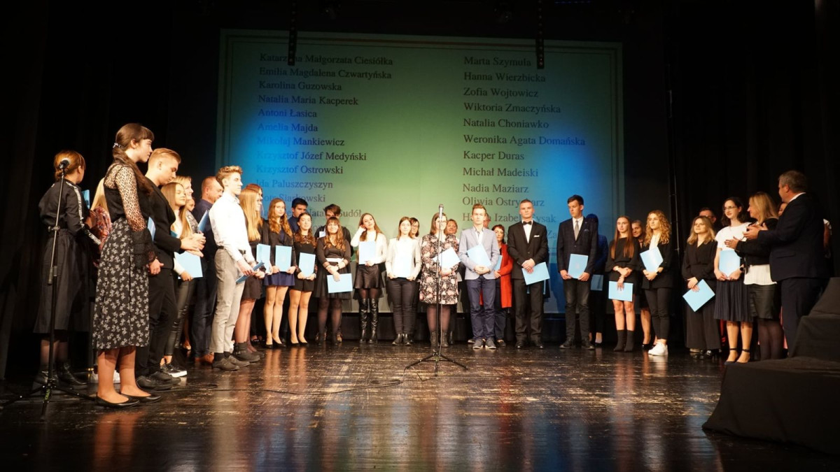 Najzdolniejsi uczniowie w powiecie uhonorowani. Gala „Zdolny Powiat” za nami