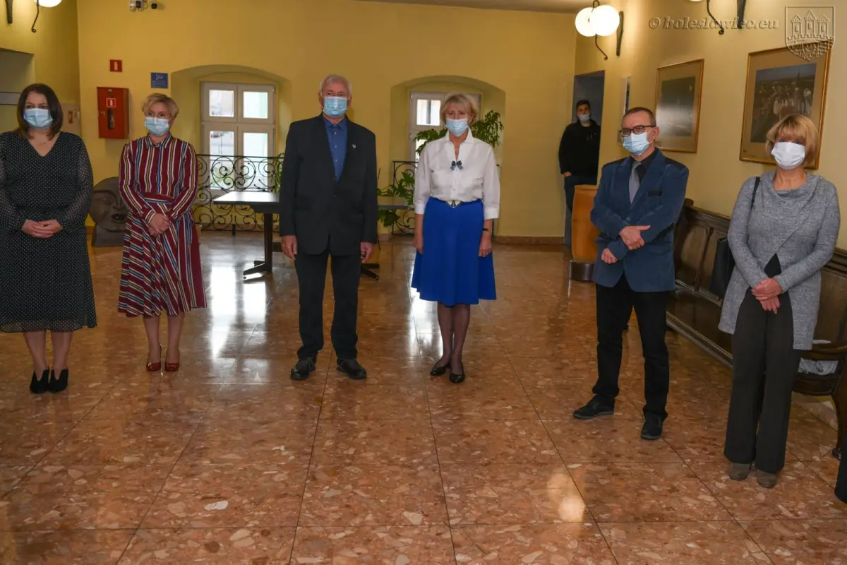 Edukacja była nadzieją. Upamiętnili pierwszych powojennych nauczycieli w Bolesławcu
