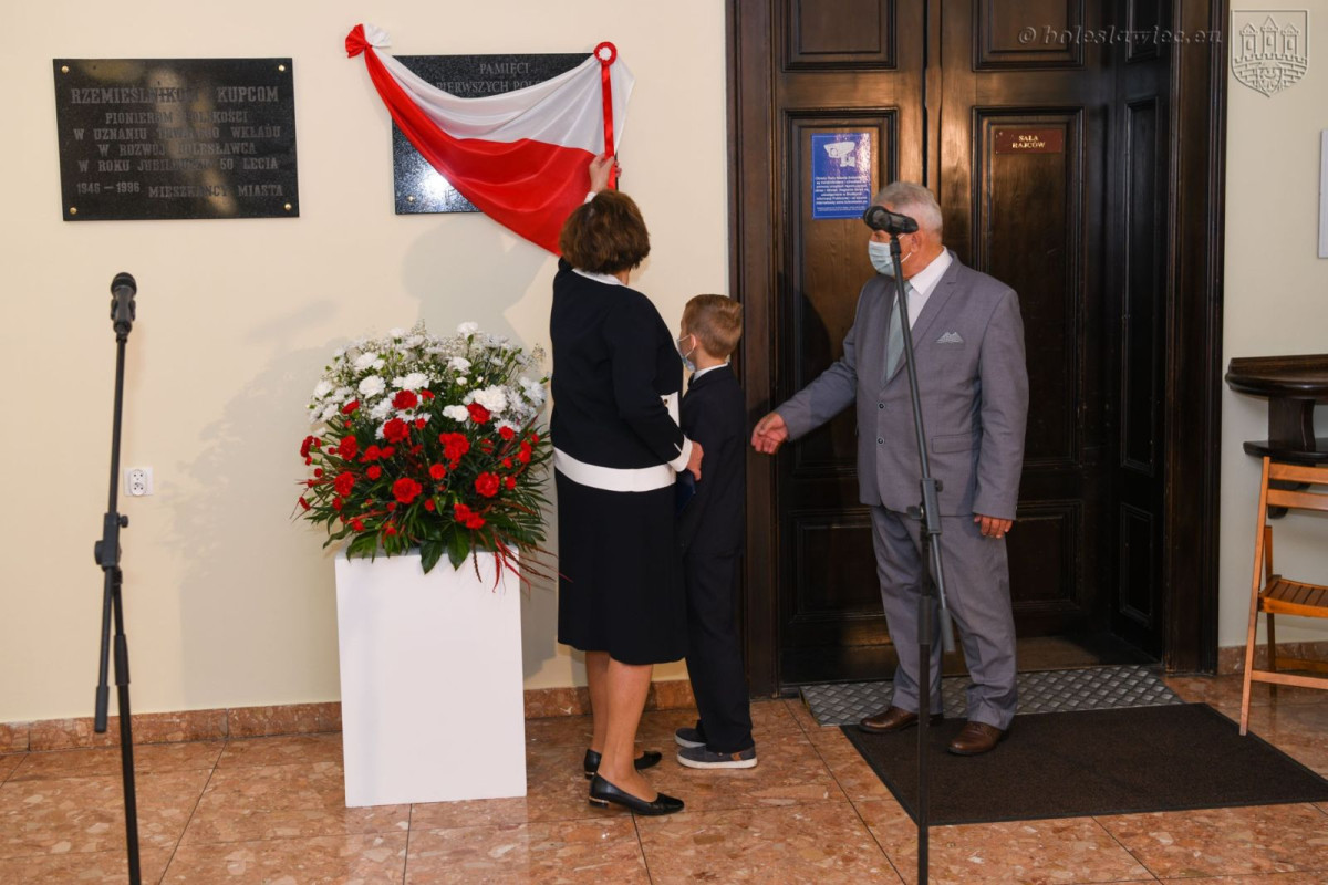 Edukacja była nadzieją. Upamiętnili pierwszych powojennych nauczycieli w Bolesławcu