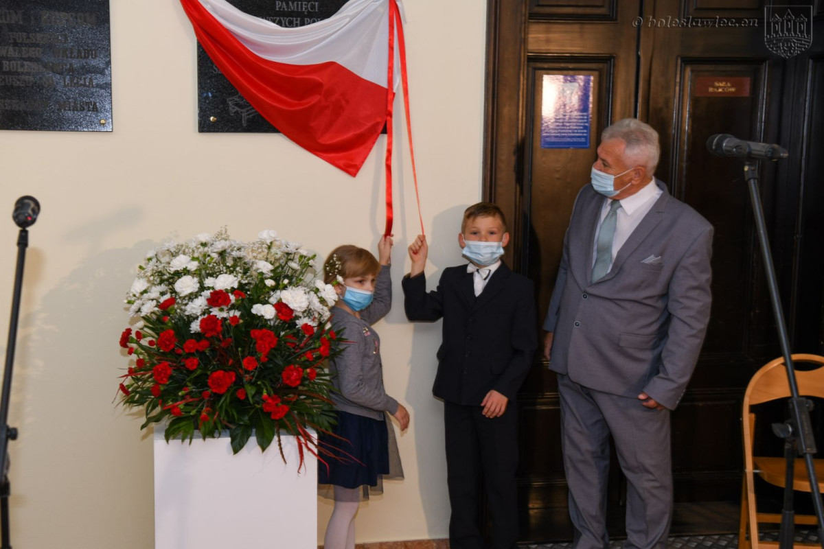 Edukacja była nadzieją. Upamiętnili pierwszych powojennych nauczycieli w Bolesławcu