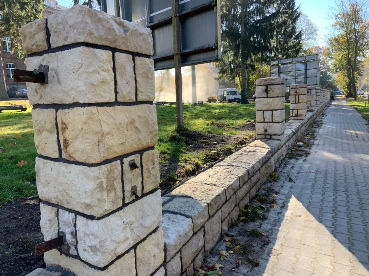 Prace na terenie szpitala powiatowego w Bolesławcu
