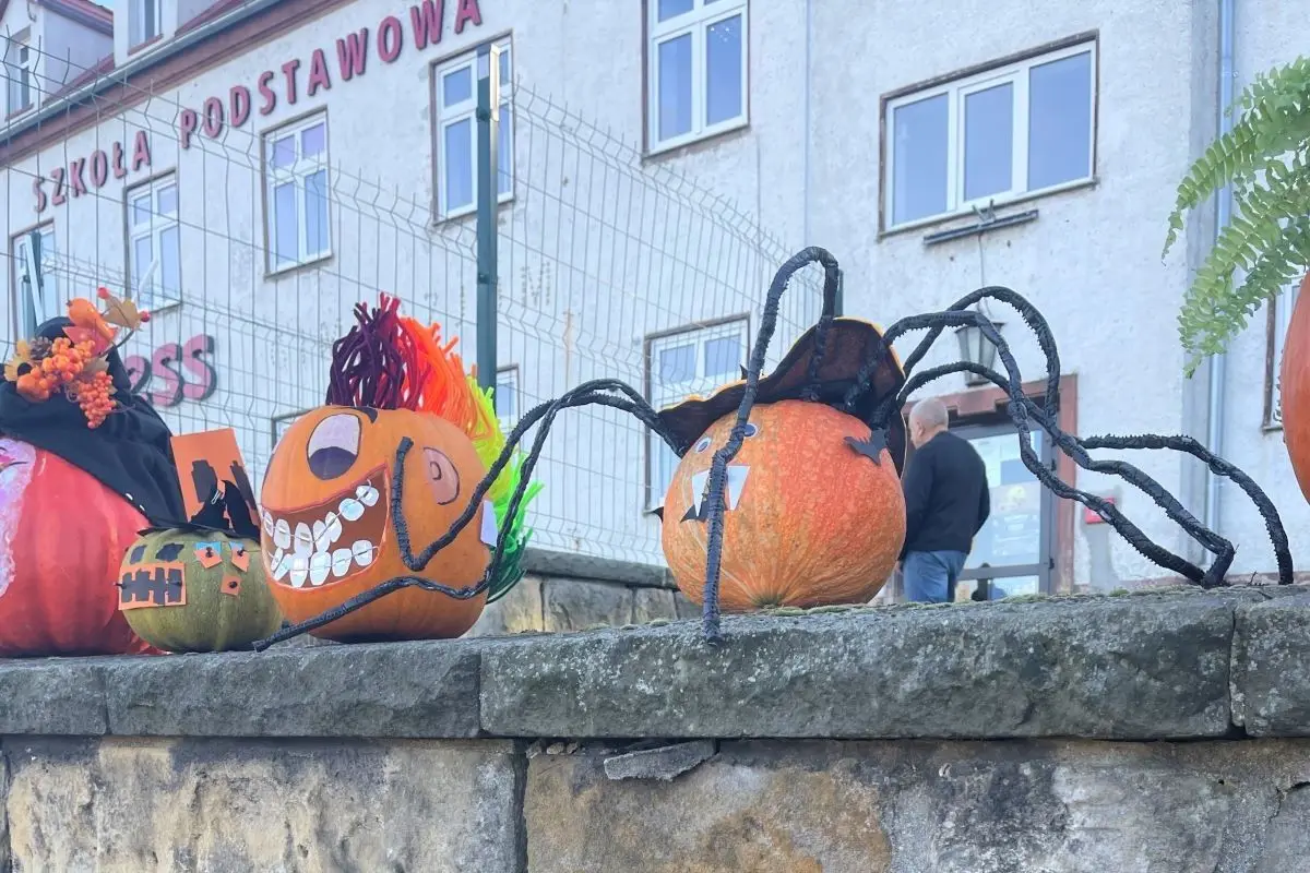 Bolesławiecki Oxpress z halloweenową wystawą