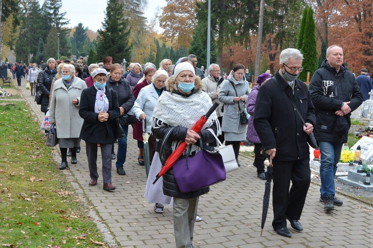 Wszystkich Świętych na bolesławieckim cmentarzu
