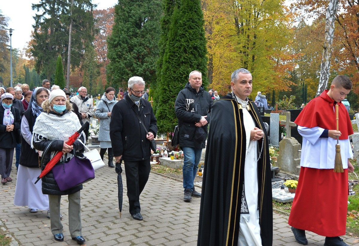 Wszystkich Świętych na bolesławieckim cmentarzu