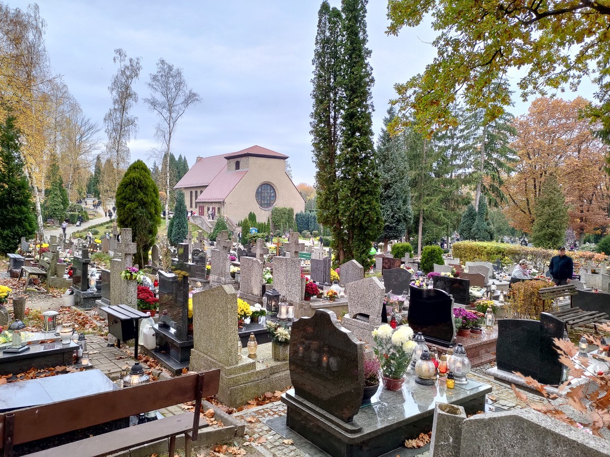 Wszystkich Świętych na bolesławieckim cmentarzu