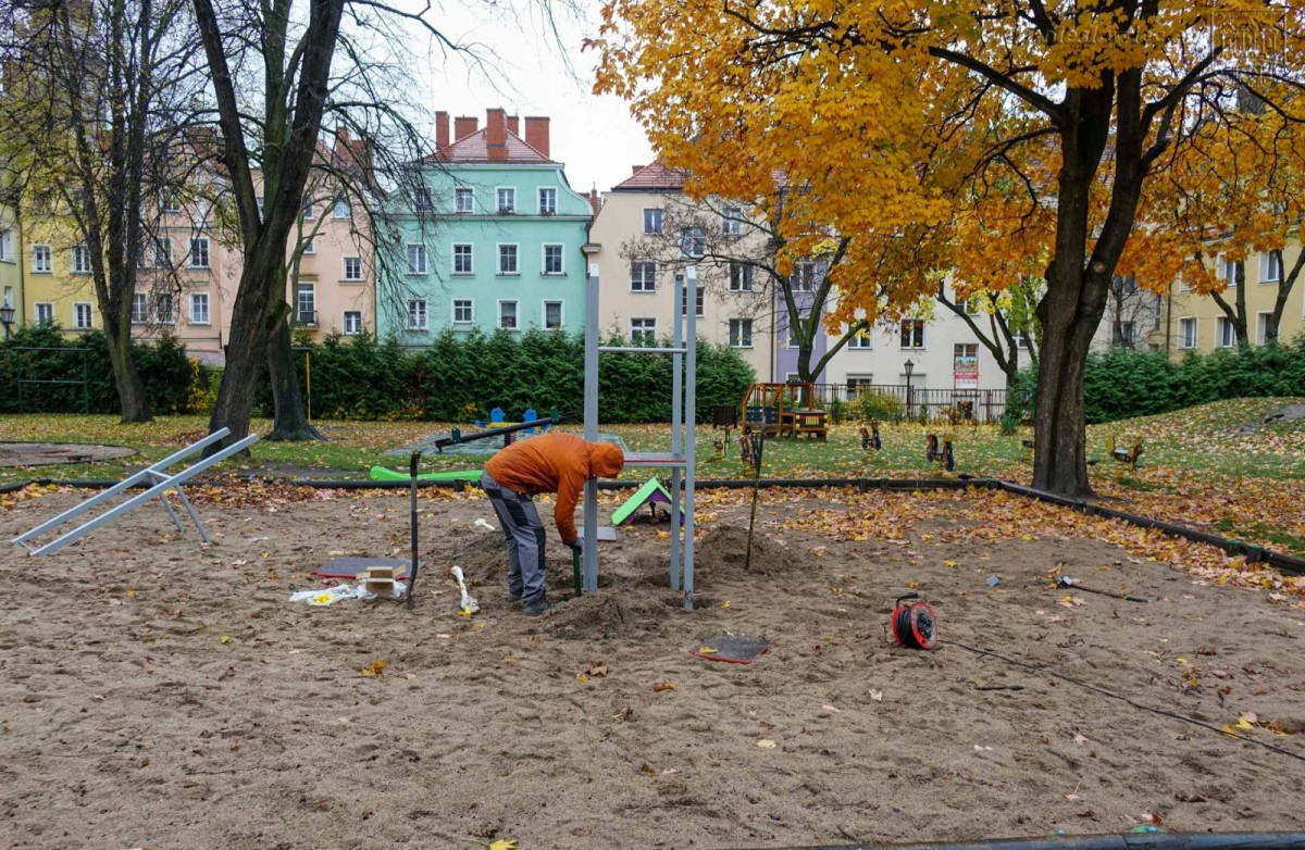 Nowe urządzenia na przedszkolnych placach zabaw w Bolesławcu