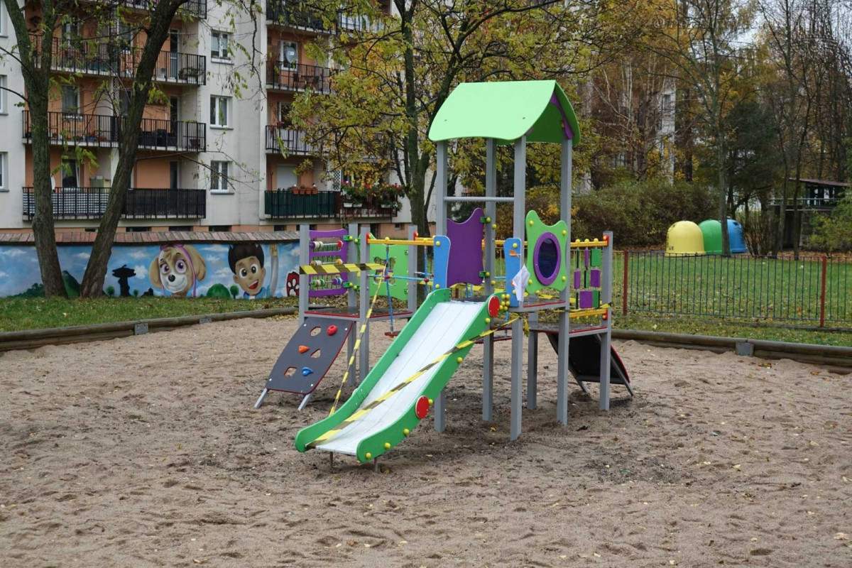 Nowe urządzenia na przedszkolnych placach zabaw w Bolesławcu