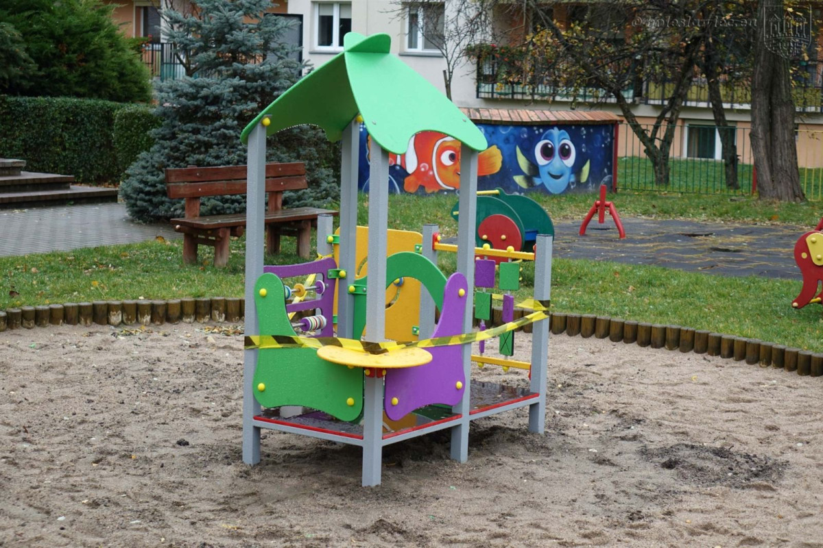 Nowe urządzenia na przedszkolnych placach zabaw w Bolesławcu