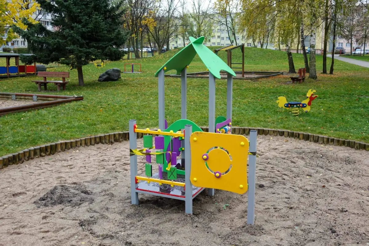 Nowe urządzenia na przedszkolnych placach zabaw w Bolesławcu