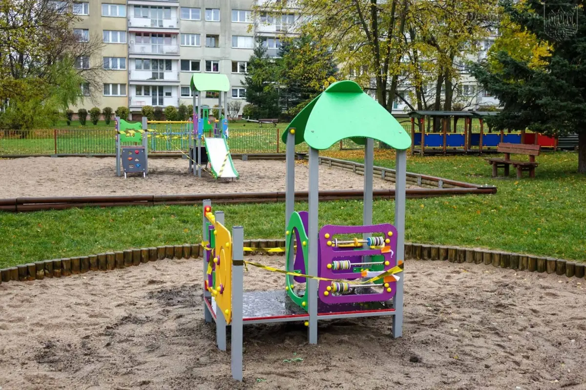 Nowe urządzenia na przedszkolnych placach zabaw w Bolesławcu
