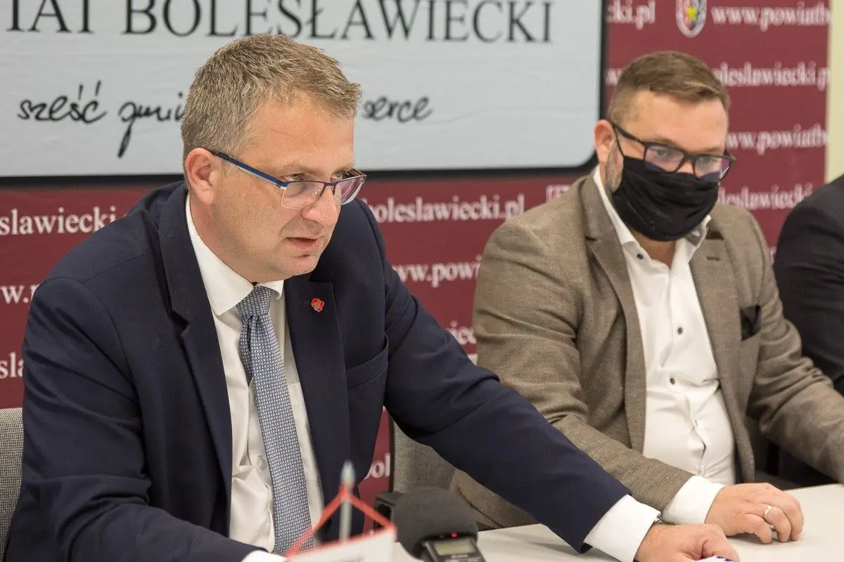 Uroczyste podpisanie umowy w Starostwie Powiatowym w Bolesławcu