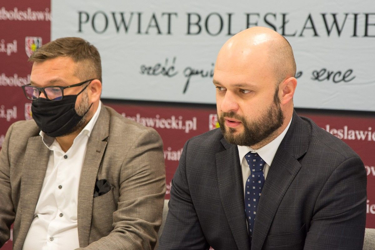 Uroczyste podpisanie umowy w Starostwie Powiatowym w Bolesławcu