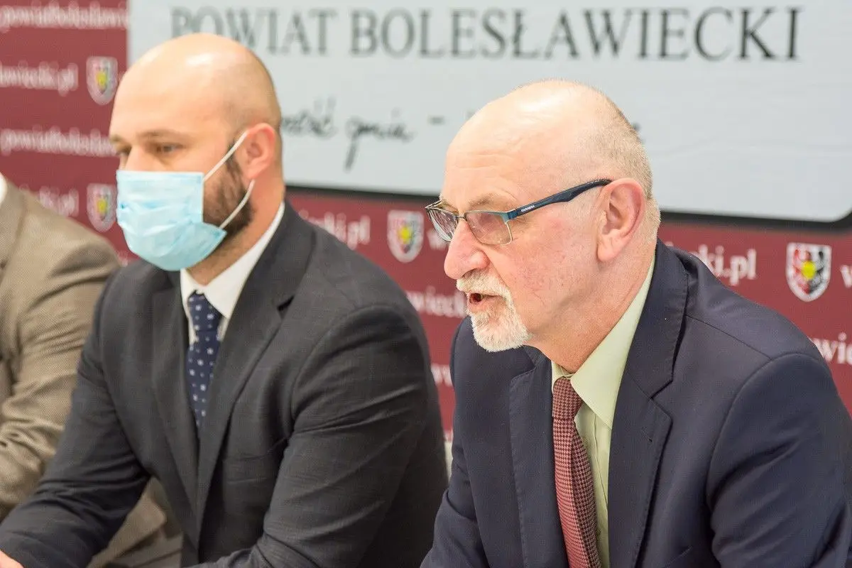 Uroczyste podpisanie umowy w Starostwie Powiatowym w Bolesławcu