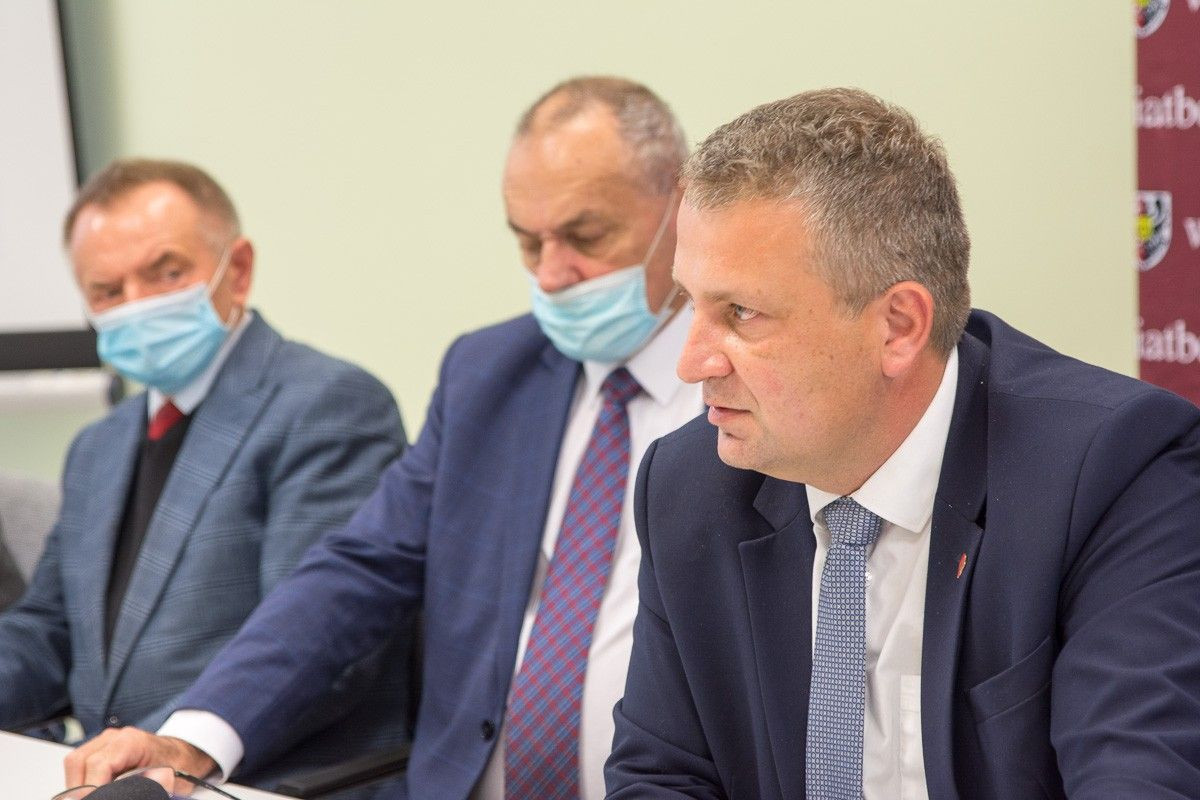 Uroczyste podpisanie umowy w Starostwie Powiatowym w Bolesławcu