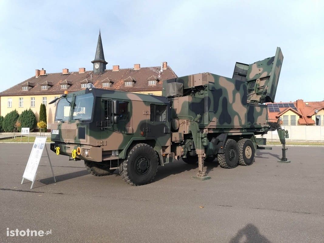 Pokaz sprzętu wojskowego w bolesławieckich koszarach