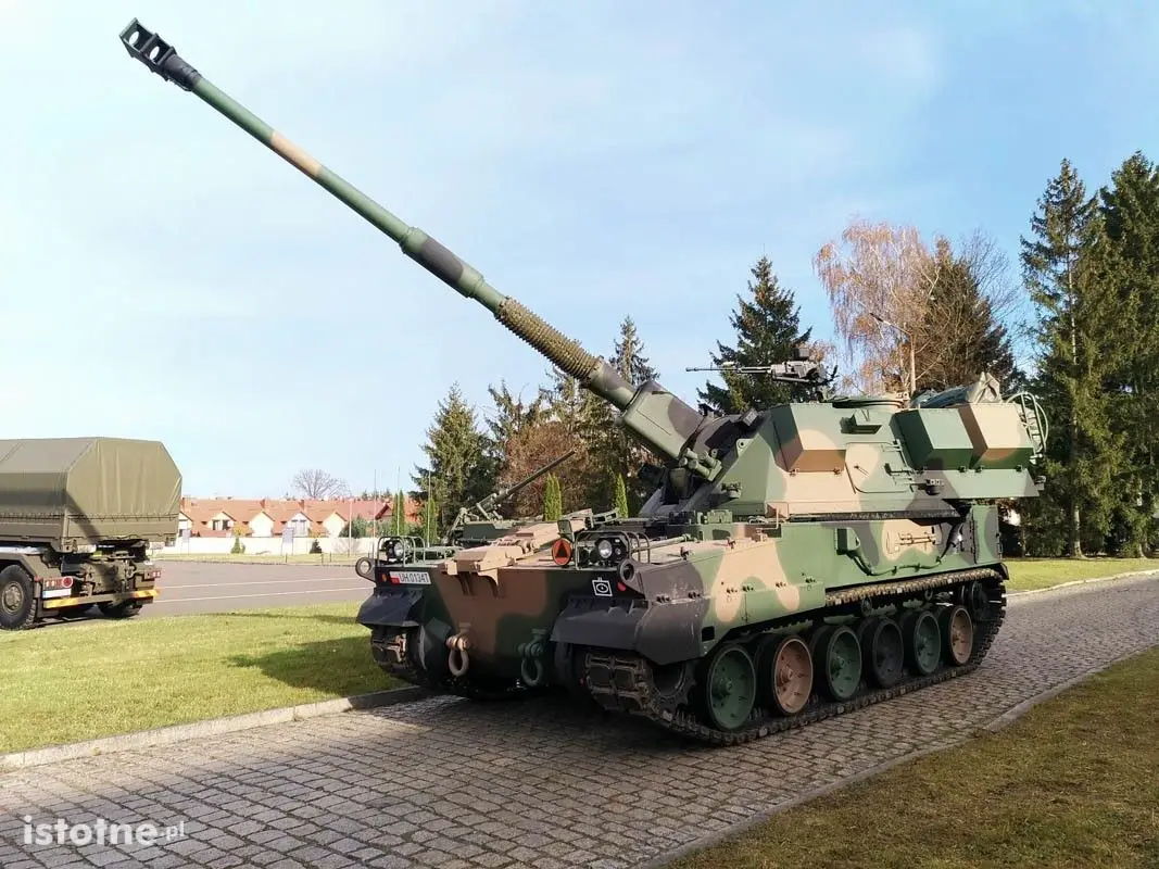 Pokaz sprzętu wojskowego w bolesławieckich koszarach