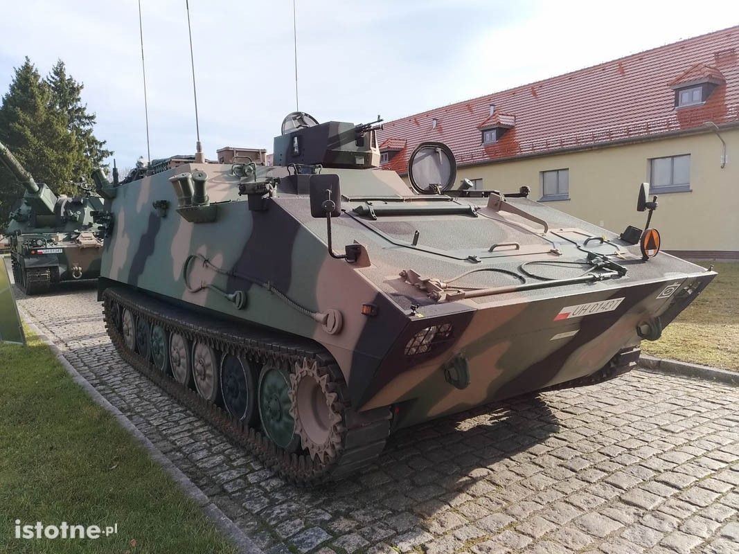 Pokaz sprzętu wojskowego w bolesławieckich koszarach