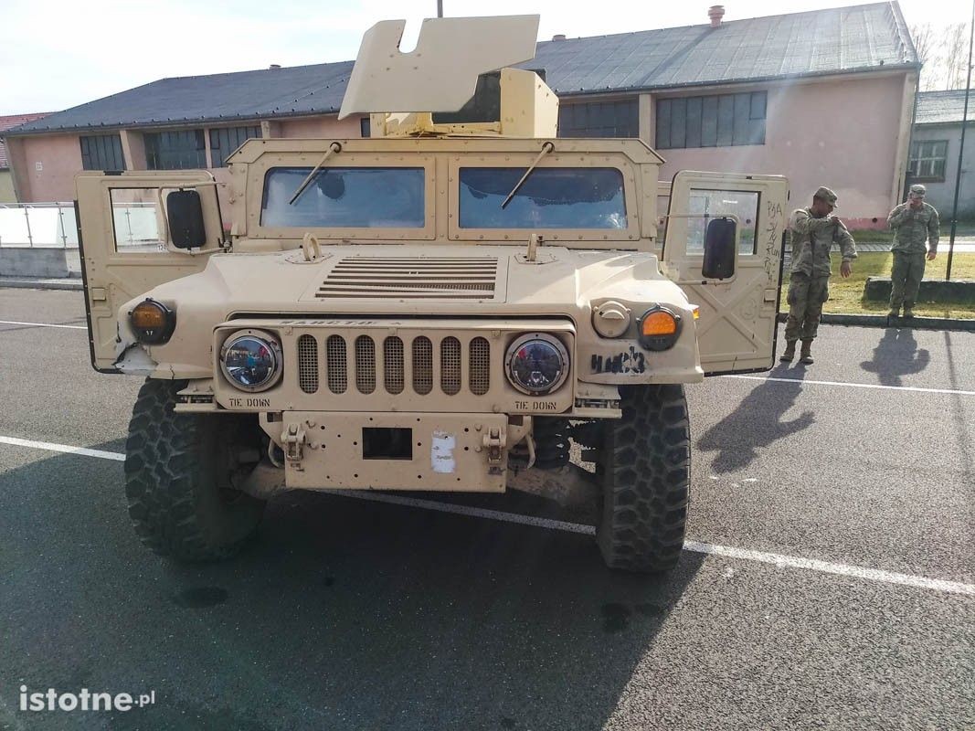 Pokaz sprzętu wojskowego w bolesławieckich koszarach