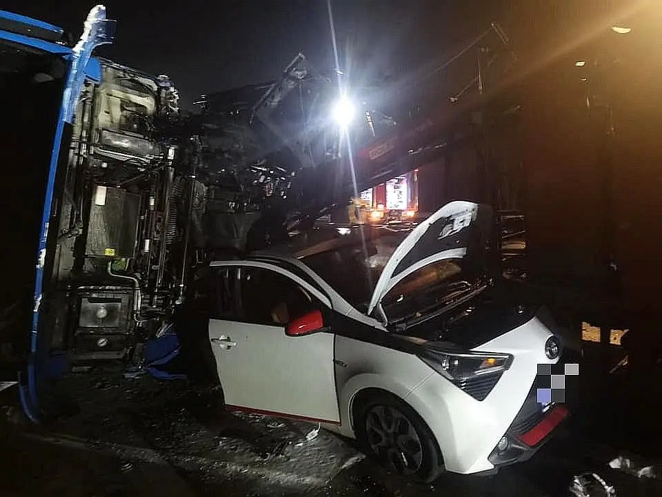 Karambol z udziałem pięciu samochodów na A4